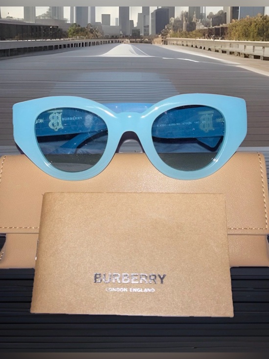 Burberry NIB Blue Meadow Cat-Eye Sunglasses BE4390 408680 47-25 main image 5
